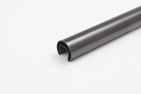 Sistemi di ringhiere per scale in vetro minimalisti con struttura in tubo quadrato dal produttore cinese