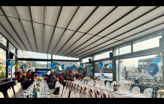 Tenda da sole retrattile motorizzata antipioggia su misura