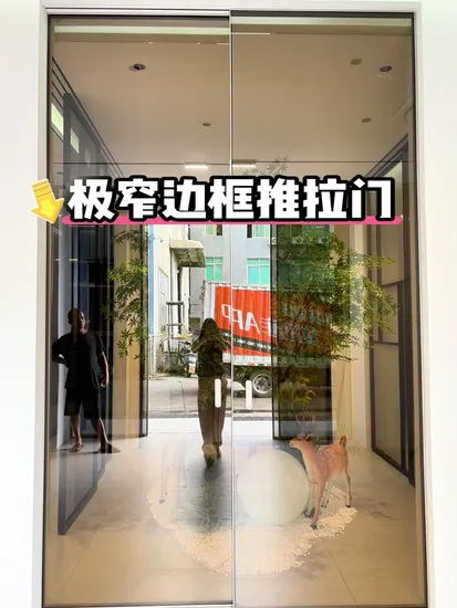 Porta scorrevole per soggiorno con 2 pannelli in profilo di estrusione in alluminio francese, porta scorrevole in doppio vetro con griglie