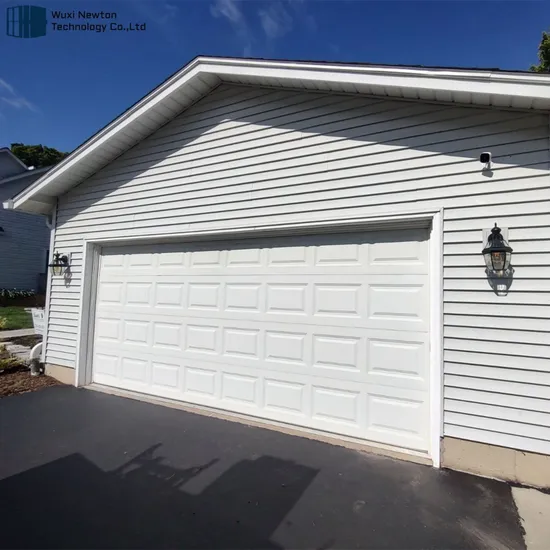 Porte da garage automatiche antivento di colore marrone con porta pedonale al miglior prezzo